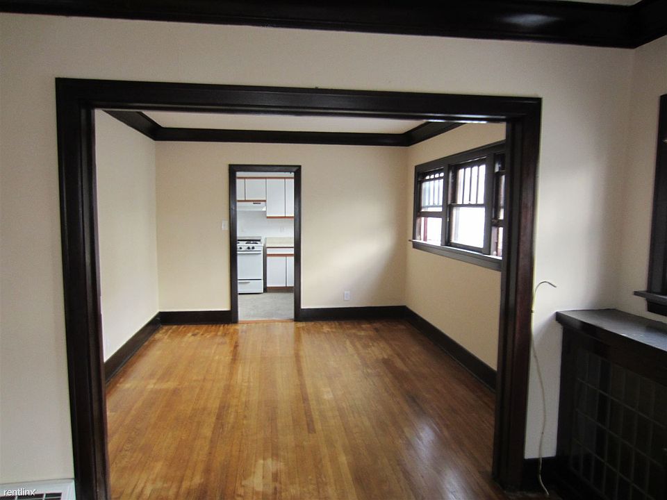 1st image of 7153 De Longpre Ave