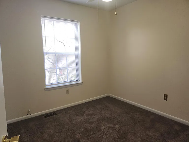 8212 Londonderry Ct — Photo 27
