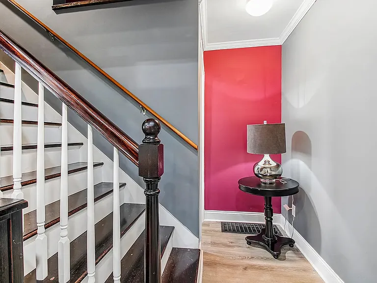 312 Howland Ave — Photo 6