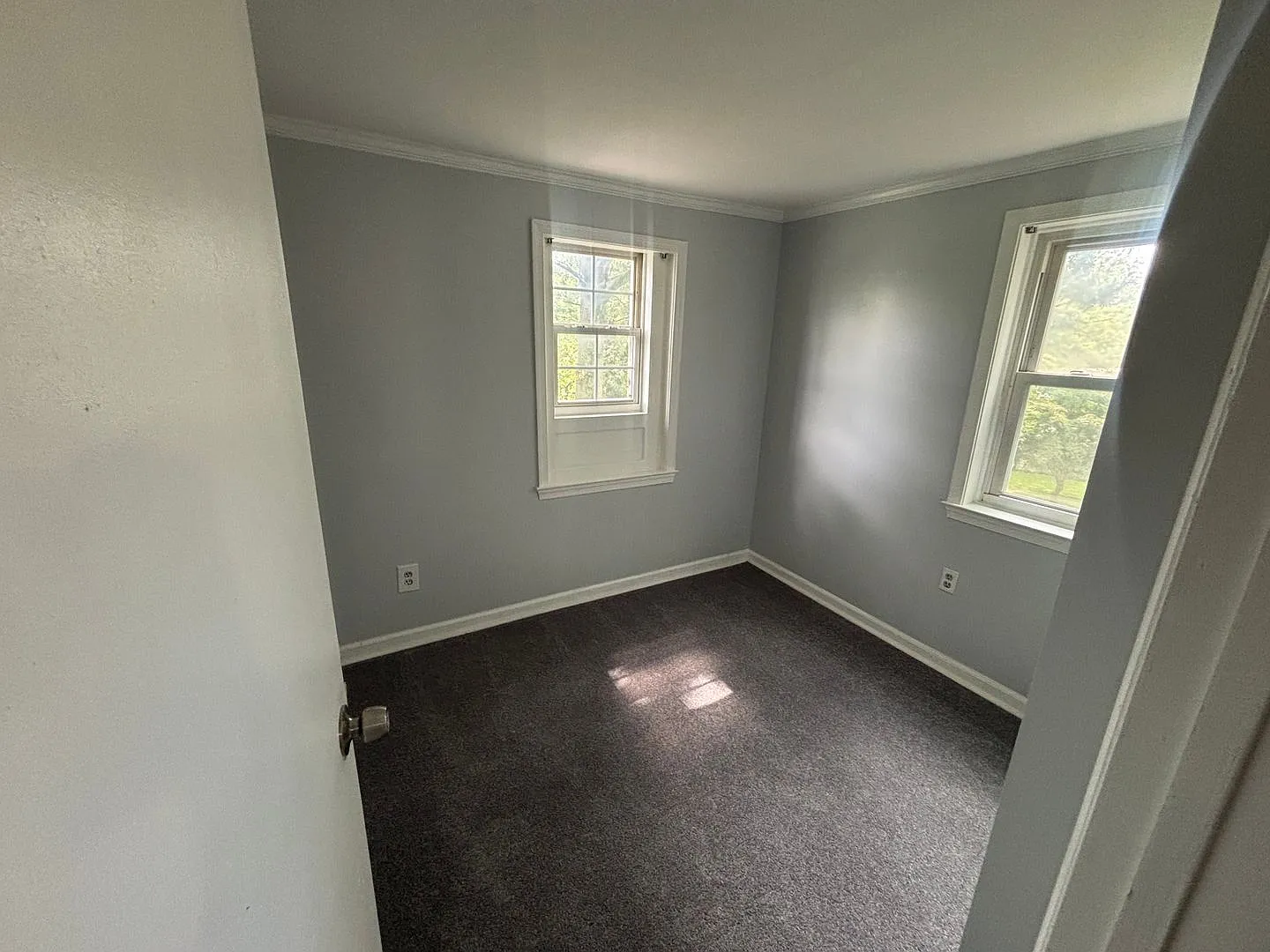End Unit Townhome Move-In Ready In Norristown With Deck — Photo 4
