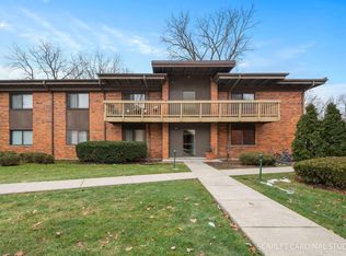481 Duane Ter APT A2, Glen Ellyn, IL 60137