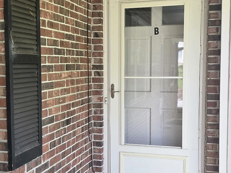 510 N Townville St — Photo 3