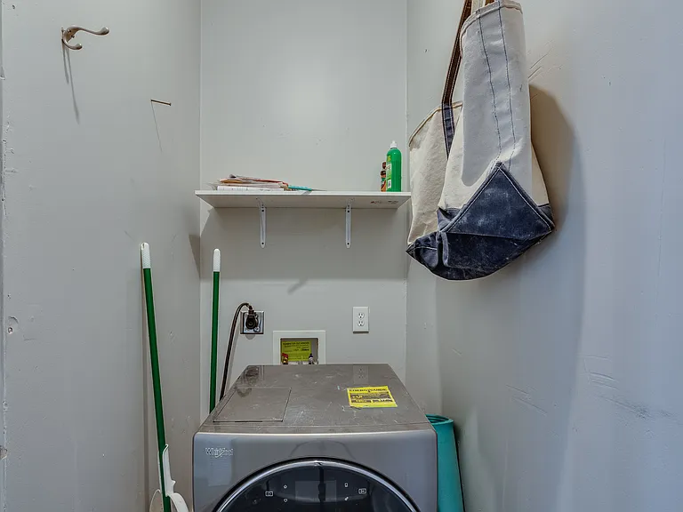 2293 Jackson Ave — Photo 33