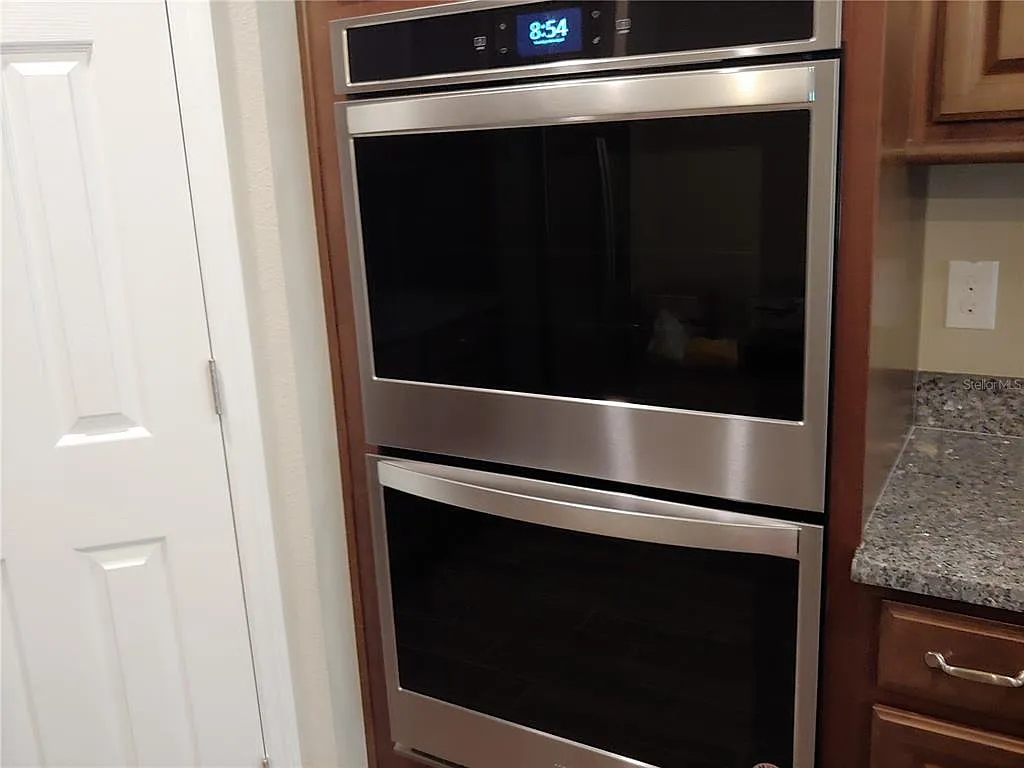 3 bed, 2.5 bath, 1884 sqft, $2,550 — Photo 4