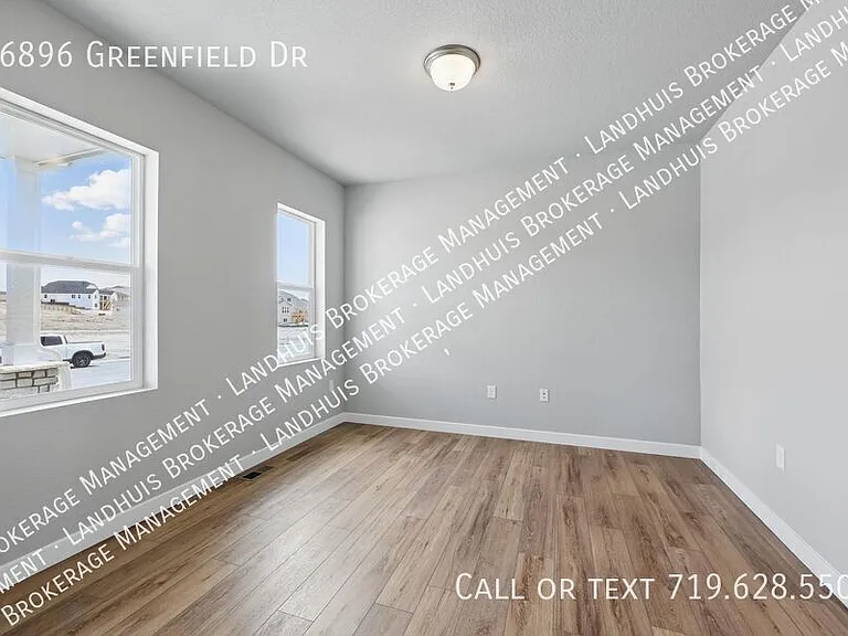 16896 Greenfield Dr — Photo 5
