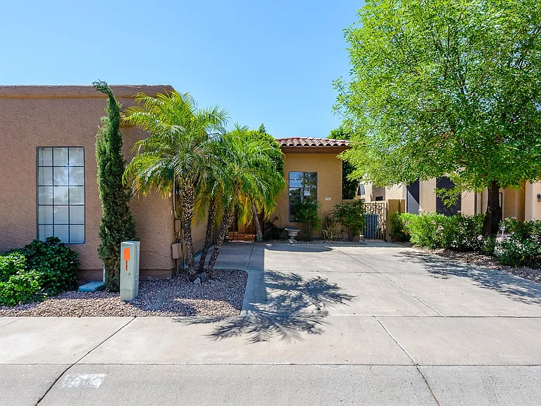 Private townhome in a quiet, safe neighborhood