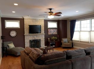 695 S Prospect Ave, Elmhurst, IL