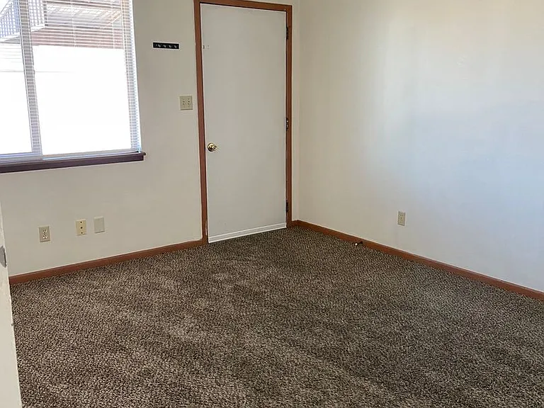 528 W. 12th St., Larned — Photo 3