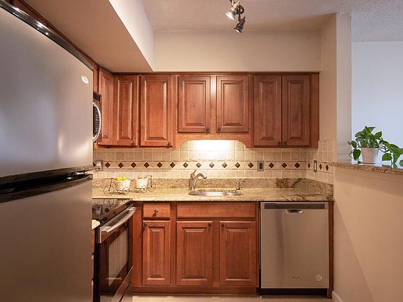 5th image of 1001 N Randolph St APT 606