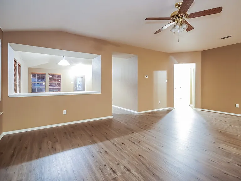 2412 Castle Pines Dr — Photo 5