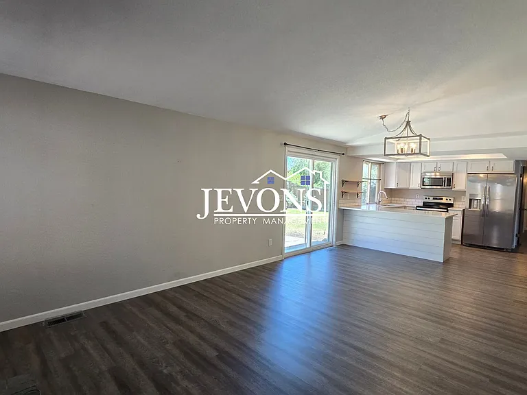803 S 68th Ave — Photo 8