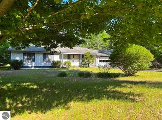 10009 E Lakeview Hills Rd, Traverse City, MI 49684