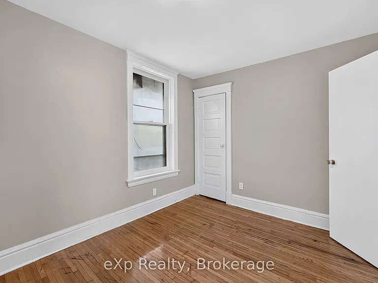 31 Waterloo St S — Photo 16