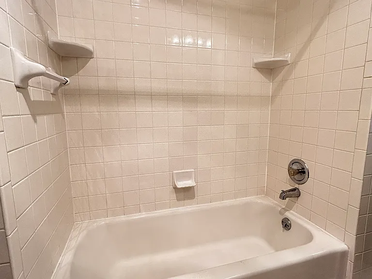 434 W Walnut St — Photo 22