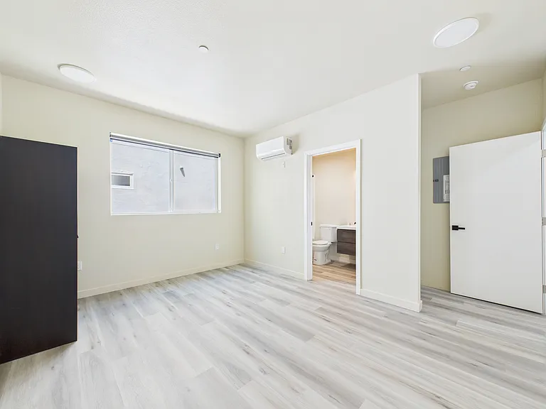 8457 N Langdon Ave — Photo 11