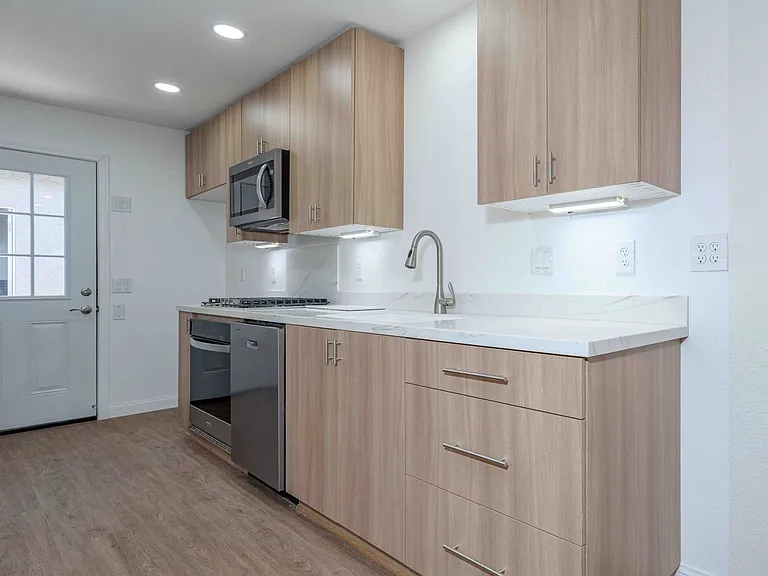 10419 Hayford St — Photo 6