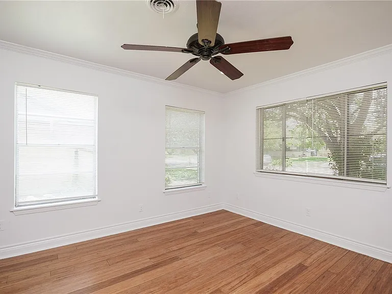 830 Crestview Dr — Photo 21