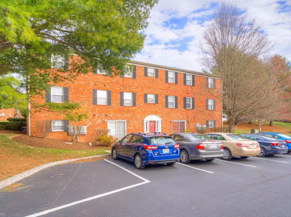 380 New Kent Rd APT 211, Blacksburg, VA 24060