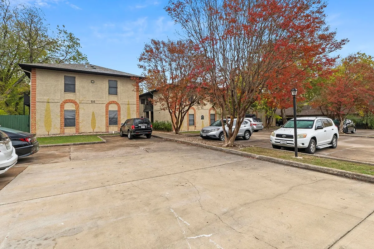 Building Photo - Three Villas- 2 Bedroom 2 Bathroom