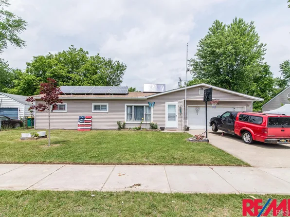 4340 Seeden St, Waterford, MI 48329