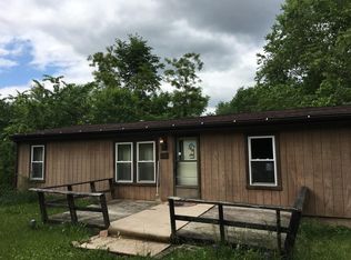 169 Calhoon Rd, Aliquippa, PA 15001