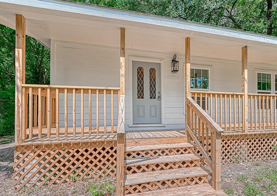 1st image of 1585 E Pine Lake Cir
