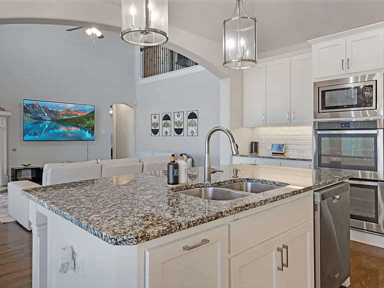 12615 Burnt Prairie Ln — Photo 8