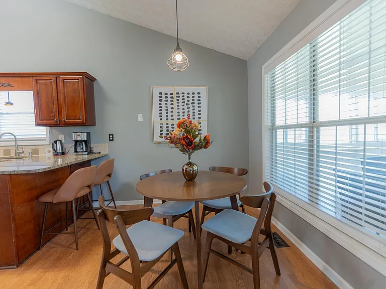 4589 Brook Farms Dr — Photo 2