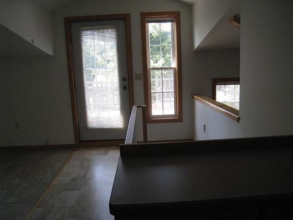Patio door/ stairs to 2nd entrance