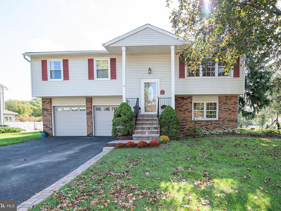 92 Martha Dr, Fallsington, PA 19054 | Zillow