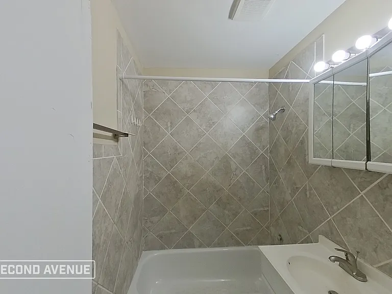 4772 Jefferson St — Photo 14