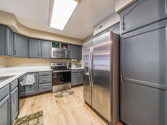 3rd image of 104 N Watchtower Dr Suite 103