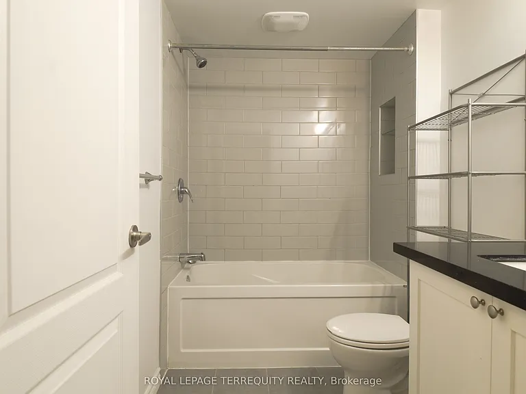 665 Crawford St #BASEMENT — Photo 12