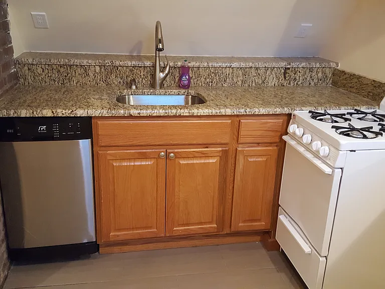 27 Louis St #2 — Photo 3