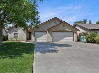 4646 W Manor Ct, Visalia, CA 93291