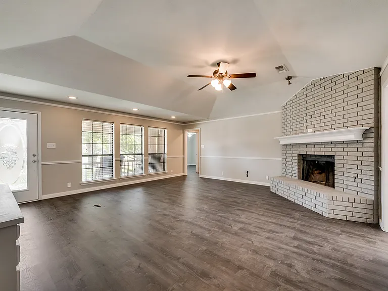406 Dogwood Trl — Photo 5
