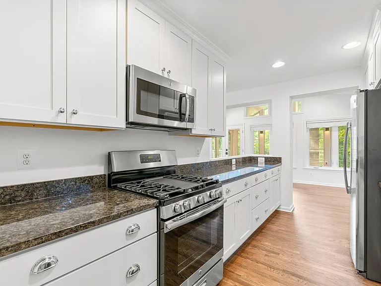 109 Devon Ct — Photo 8
