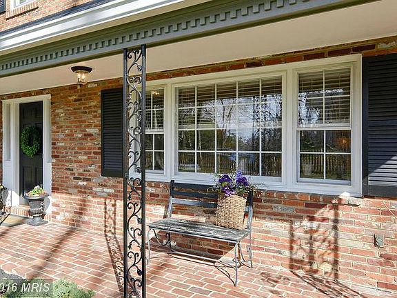 Charming Front Porch!
