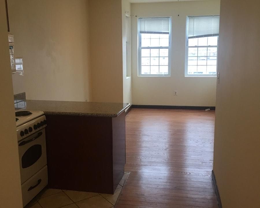 2nd image of 527 Washington Ave #Studio
