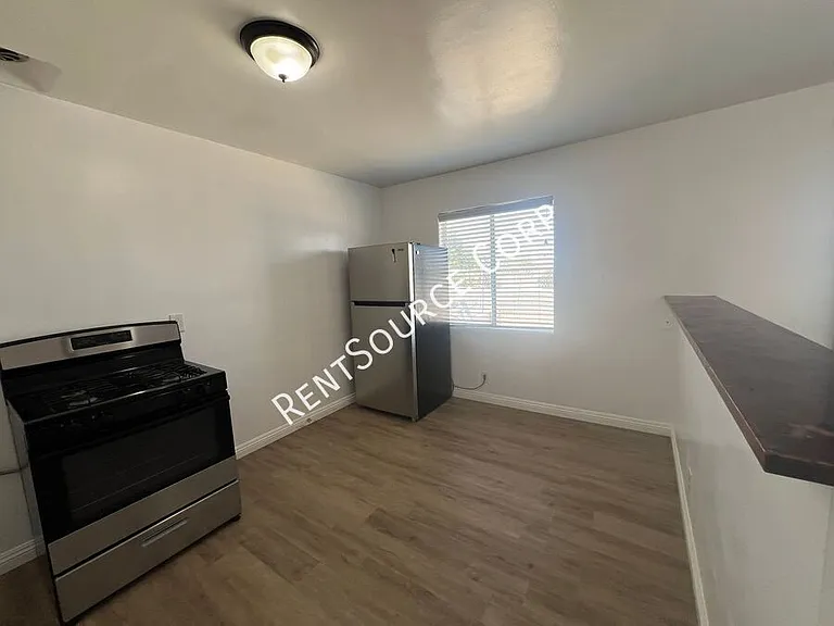 1360 1/2 Nancy St — Photo 5