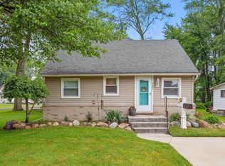 724 Columbia St, Algonac, MI