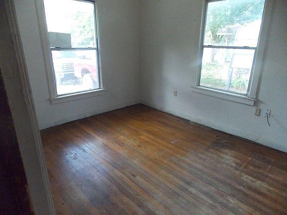 5th image of 8325 Sussex St
