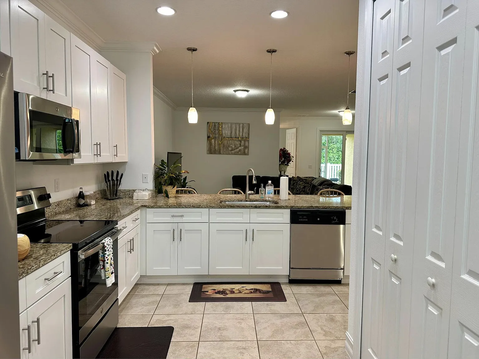 2 bed, 2.0 bath, 1727 sqft, $2,600 — Photo 4