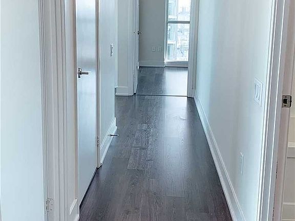 3rd image of 30 Roehampton Ave #3010