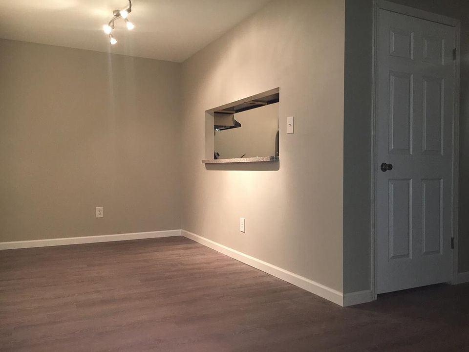 2nd image of 619 Bradley Ct