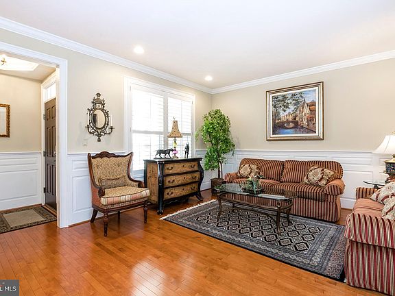 3rd image of 416 Blue Heron Cir