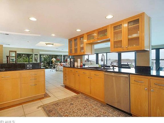 4th image of 511 Carlos Cir