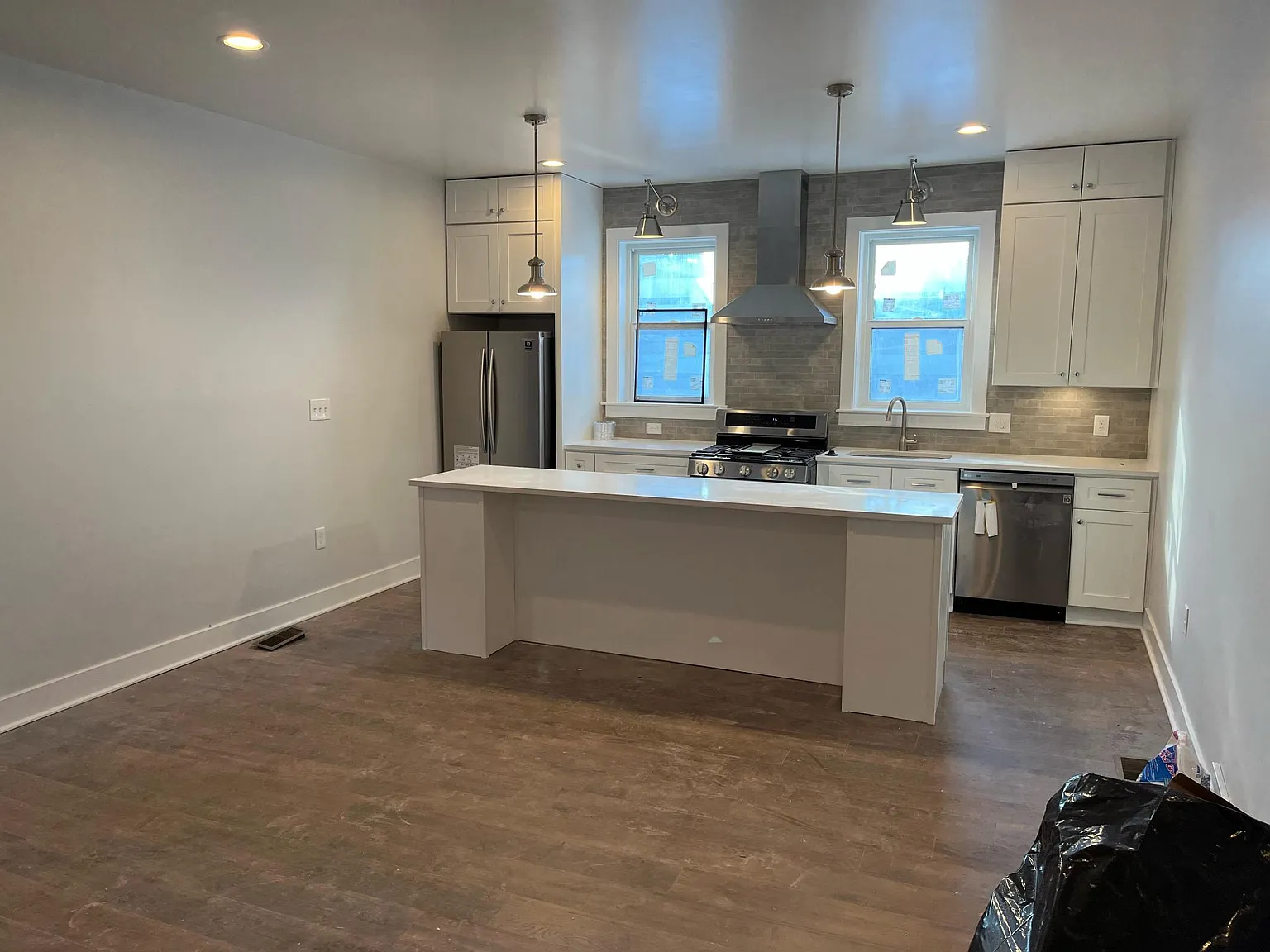 1 bed, 900 sqft, $1,350 — Photo 2
