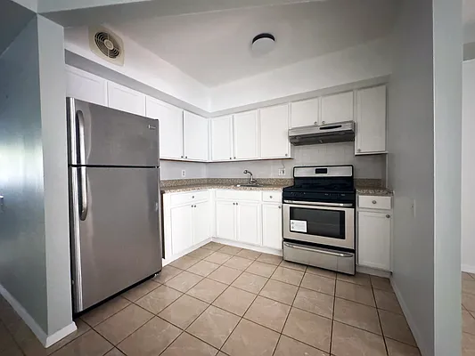 Rented by Bohemia Realty Group | media 4