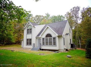 163 Oakenshield Dr, Bushkill, PA 18371